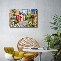 «Узкий переулок в старом городе в Европе» в интерьере современной гостиной с желтым креслом