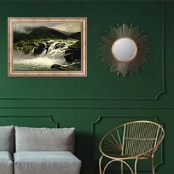 «Norwegian Waterfall, at Lofor in Valders, 1905» в интерьере классической гостиной с зеленой стеной над диваном