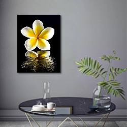 «Желто-белый цветок на воде» в интерьере современной гостиной в серых тонах
