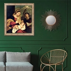 «Madonna and Child with SS. Stephen, Jerome and Maurice» в интерьере классической гостиной с зеленой стеной над диваном