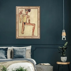«Обнаженный на коленях, автопортрет» в интерьере классической спальни с темными стенами