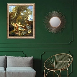 «Narcissus, 1728» в интерьере классической гостиной с зеленой стеной над диваном