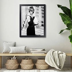 «Хепберн Одри 128» в интерьере комнаты в стиле ретро с плетеными корзинами