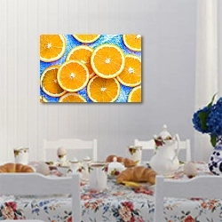 «Нарезанный апельсин на синем деревянном столе» в интерьере кухни в стиле прованс над столом с завтраком