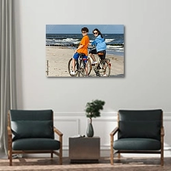 «Прогулка на велосипедах по пляжу» в интерьере офиса над креслами для гостей