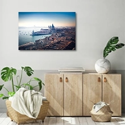 «Вид на Венецию с высоты» в интерьере современной комнаты над комодом
