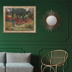 «Parau Parau, 1892» в интерьере классической гостиной с зеленой стеной над диваном