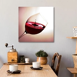 «Капля красного вина в бокале» в интерьере кухни над обеденным столом с кофемолкой