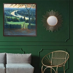 «From the Hill, 2001 Petersham Meadow» в интерьере классической гостиной с зеленой стеной над диваном