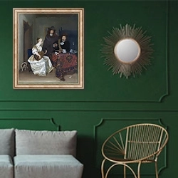 «Женщина, играющая музыка для двух детей» в интерьере классической гостиной с зеленой стеной над диваном