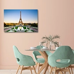 «Франция, Париж. Вид на Эйфелеву башню и два фонтана» в интерьере современной столовой в пастельных тонах