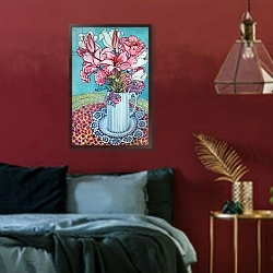 «Pink Lilies in a Jug, with Lace, 2000,» в интерьере спальни с акцентной стеной