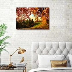«Осенние краски в парке» в интерьере современной спальни в белом цвете с золотыми деталями