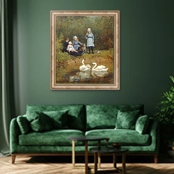 «Watching the Swans» в интерьере зеленой гостиной над диваном