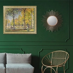 «The Bois de Boulogne» в интерьере классической гостиной с зеленой стеной над диваном