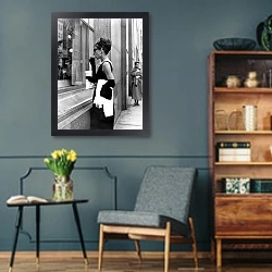 «Хепберн Одри 132» в интерьере гостиной в стиле ретро в серых тонах