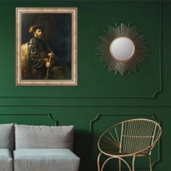 «Сидящий мужчина с тростью» в интерьере классической гостиной с зеленой стеной над диваном