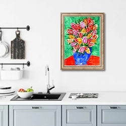 «Букет разноцветных тюльпанов в синей вазе» в интерьере кухни над мойкой