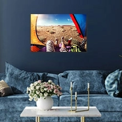 «В палатке в пустыне» в интерьере современной гостиной в синем цвете