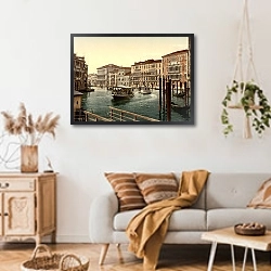 «Италия. Венеция, дворец Фоскари и Реццонико» в интерьере гостиной в стиле ретро над диваном