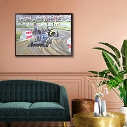«The First Race at the Goodwood Revival, 1998» в интерьере классической гостиной над диваном