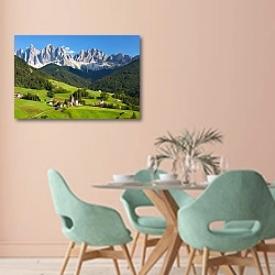 «Италия. The Dolomites in the European Alps» в интерьере современной столовой в пастельных тонах