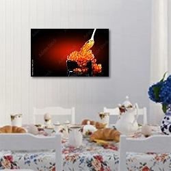 «Икра лосося в миске на черном фоне» в интерьере кухни в стиле прованс над столом с завтраком