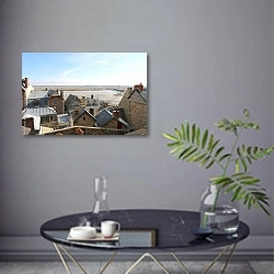 «Крыши острова Мон-Сен-Мишель, Франция» в интерьере современной гостиной в серых тонах