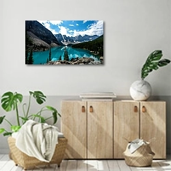 «Голубое озеро в горах» в интерьере современной комнаты над комодом