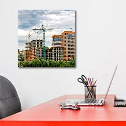 «Строительство многоэтажных жилых домов» в интерьере офиса над рабочим местом сотрудника