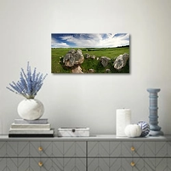 «Конь-камень. Долина реки Красивая Меча, тульская обл.» в интерьере современной гостиной с голубыми деталями