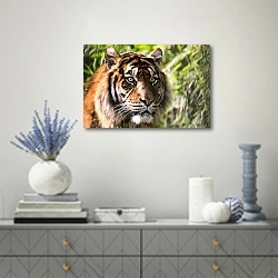 «Настороженный тигр» в интерьере современной гостиной с голубыми деталями