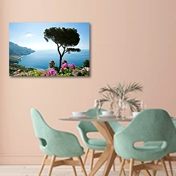 «Италия. Вид на Амальфитанское побережье с деревом» в интерьере современной столовой в пастельных тонах