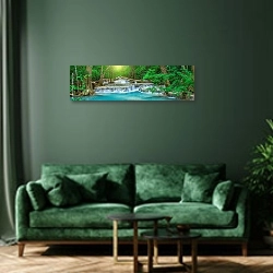 «Голубой водопад глубоко в джунглях» в интерьере стильной зеленой гостиной над диваном