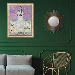 «Mada Primavesi, 1912-13» в интерьере классической гостиной с зеленой стеной над диваном