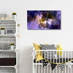«Фиолетовая туманность» в интерьере детской комнаты для мальчика с желтыми деталями