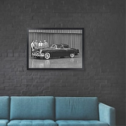 «Pontiac Parisienne Concept Car '1953» в интерьере в стиле лофт с черной кирпичной стеной