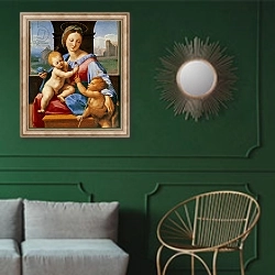 «The Aldobrandini Madonna or The Garvagh Madonna, c.1509-10» в интерьере классической гостиной с зеленой стеной над диваном