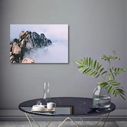 «Горы Сораксан в тумане, Южная Корея» в интерьере современной гостиной в серых тонах