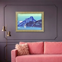«Озеро Нагов. Кашмир» в интерьере гостиной с розовым диваном