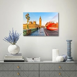 «Лондон. Великобритания» в интерьере современной гостиной с голубыми деталями