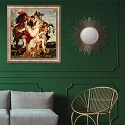 «Rape of the Daughters of Leucippus» в интерьере классической гостиной с зеленой стеной над диваном