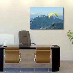 «Параплан над горами» в интерьере офиса над столом начальника
