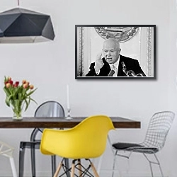 «История в черно-белых фото 791» в интерьере столовой в скандинавском стиле с яркими деталями