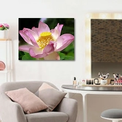 «Макро: розовый лотос» в интерьере салона красоты