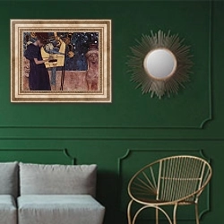 «Музыка 3» в интерьере классической гостиной с зеленой стеной над диваном