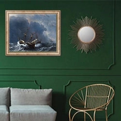 «Три корабля в шторм» в интерьере классической гостиной с зеленой стеной над диваном