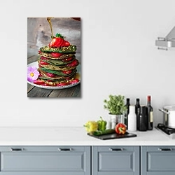 «Слоеный пирог с клубникой» в интерьере кухни в голубых тонах