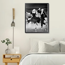 «История в черно-белых фото 295» в интерьере белой спальни в скандинавском стиле