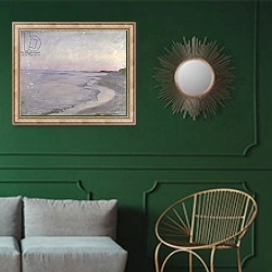 «A Coastal Scene» в интерьере классической гостиной с зеленой стеной над диваном